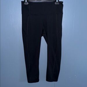 🖤Under Armour Cropped Leggings•M•Black